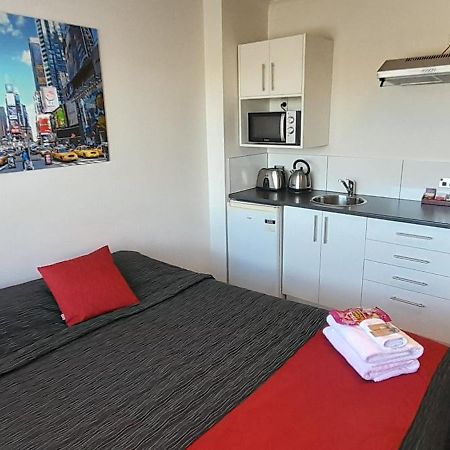 The Hibernian Studio Apartments - 4 Latter Street Тимару Экстерьер фото